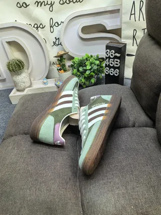 Adidas 绿色紫色灯芯绒和麂皮鞋面的三条纹侧边生活方式运动鞋 6