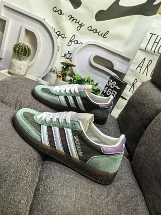 Adidas 绿色紫色灯芯绒和麂皮鞋面的三条纹侧边生活方式运动鞋 7