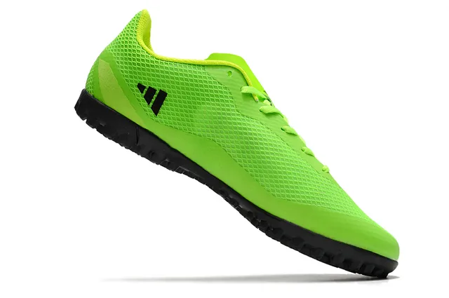Adidas أحذية كرة القدم تورف وردي أسود منخفضة القطع شبكة صناعية ثلاث خطوط بيضاء 18