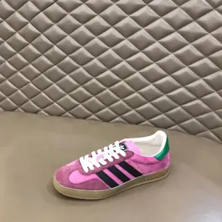 Adidas 粉色黑色麂皮面料上部 三条纹侧面 生活方式运动鞋