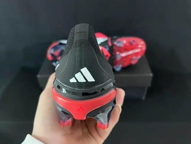 Adidas Predator أسود أحمر بدون أربطة إغلاق بالحزام مولد TPU دعامة الكعب أرضية صلبة أحذية كرة القدم 3