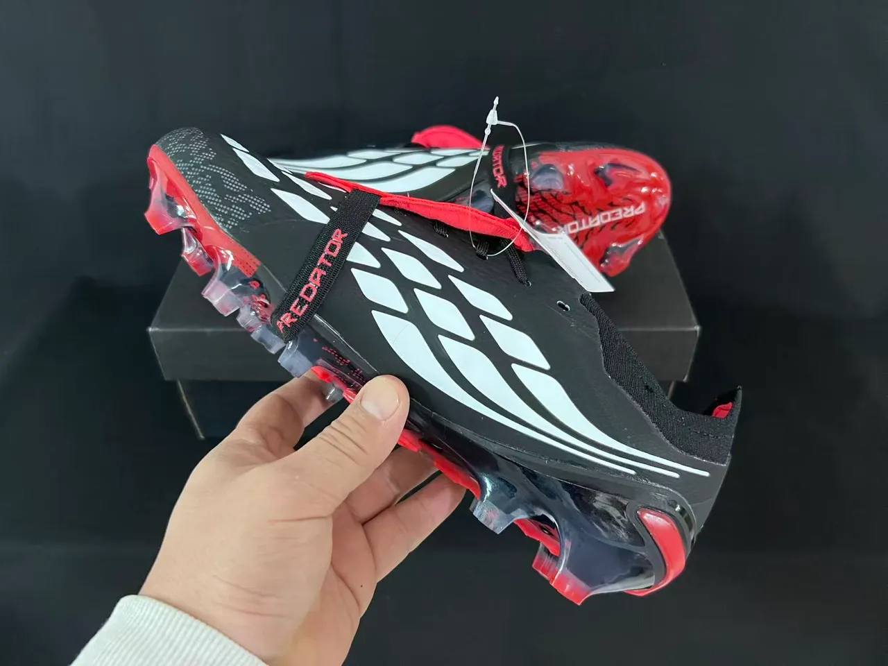 Adidas Predator أسود أحمر بدون أربطة إغلاق بالحزام مولد TPU دعامة الكعب أرضية صلبة أحذية كرة القدم 4