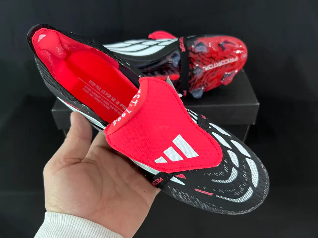 Adidas Predator أسود أحمر بدون أربطة إغلاق بالحزام مولد TPU دعامة الكعب أرضية صلبة أحذية كرة القدم 5