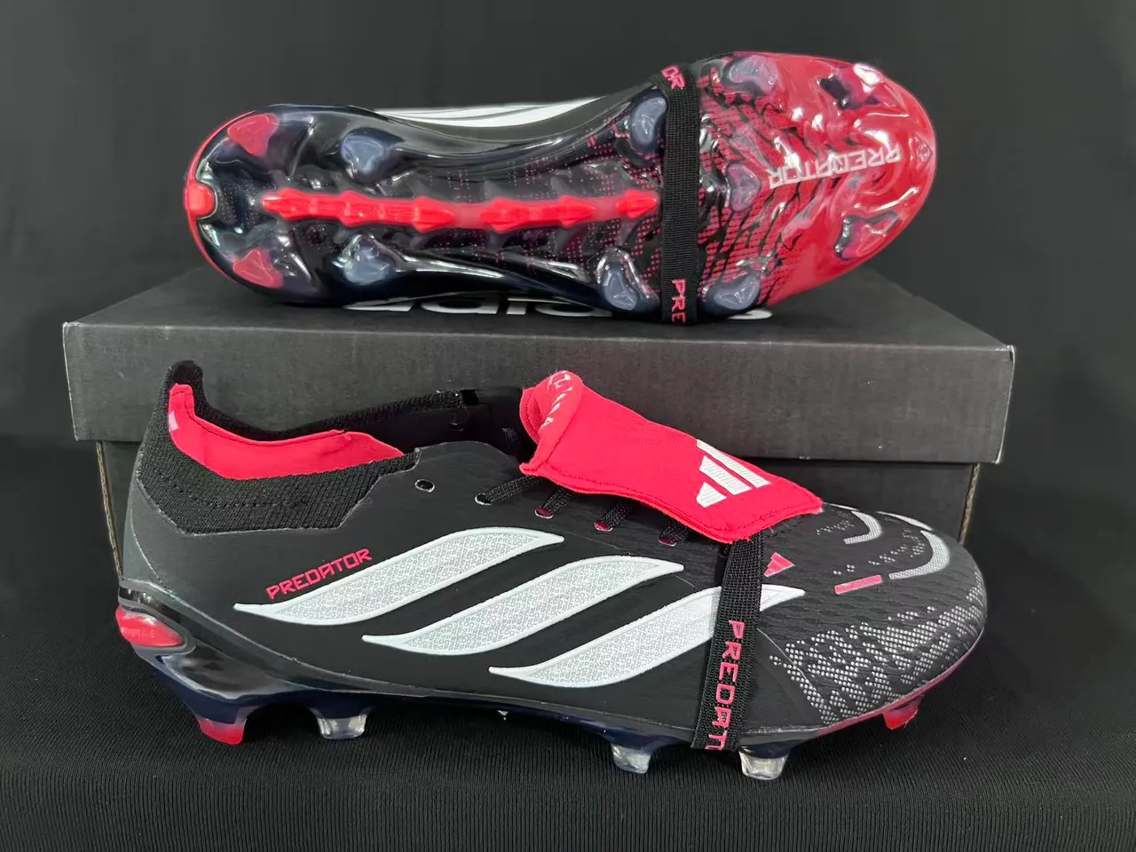 Adidas Predator أسود أحمر بدون أربطة إغلاق بالحزام مولد TPU دعامة الكعب أرضية صلبة أحذية كرة القدم 7
