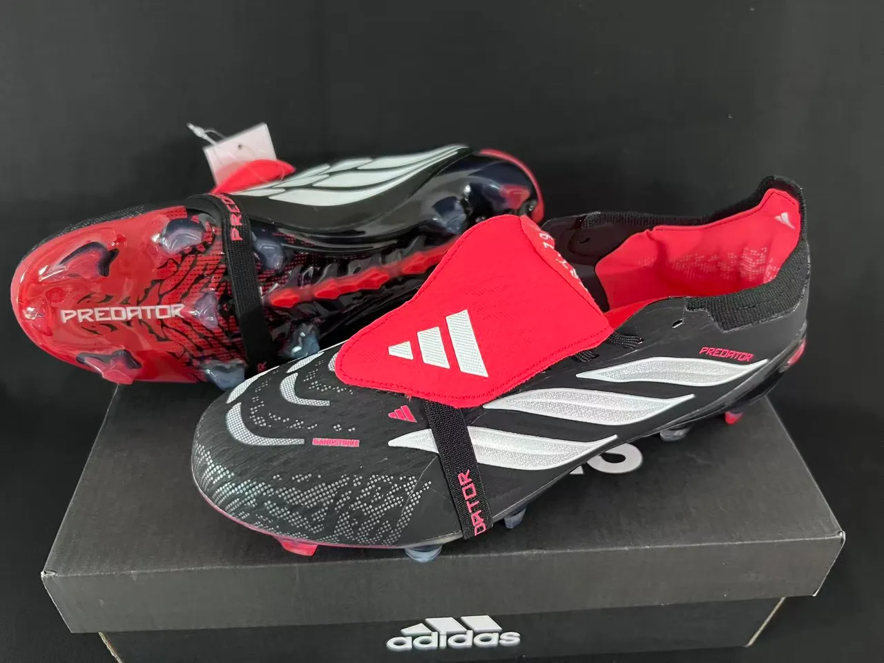 Adidas Predator أسود أحمر بدون أربطة إغلاق بالحزام مولد TPU دعامة الكعب أرضية صلبة أحذية كرة القدم 9