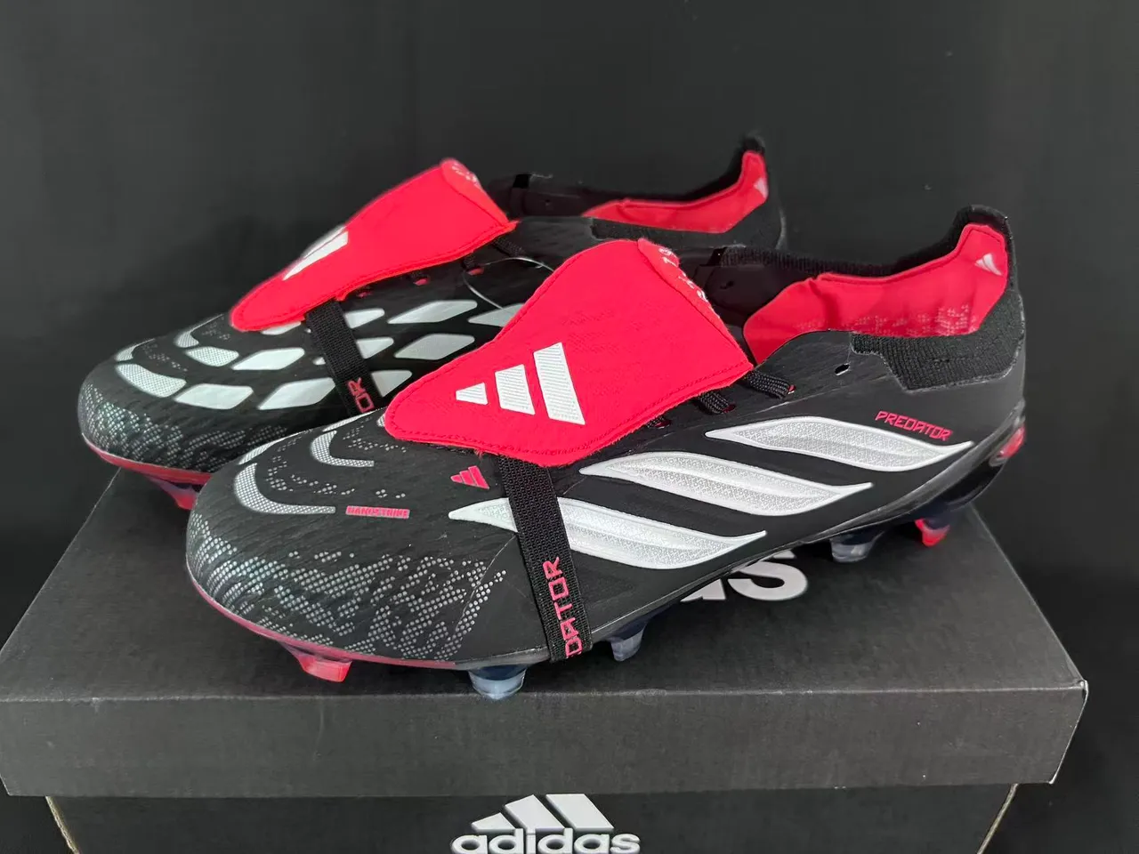 Adidas Predator أسود أحمر بدون أربطة إغلاق بالحزام مولد TPU دعامة الكعب أرضية صلبة أحذية كرة القدم 10