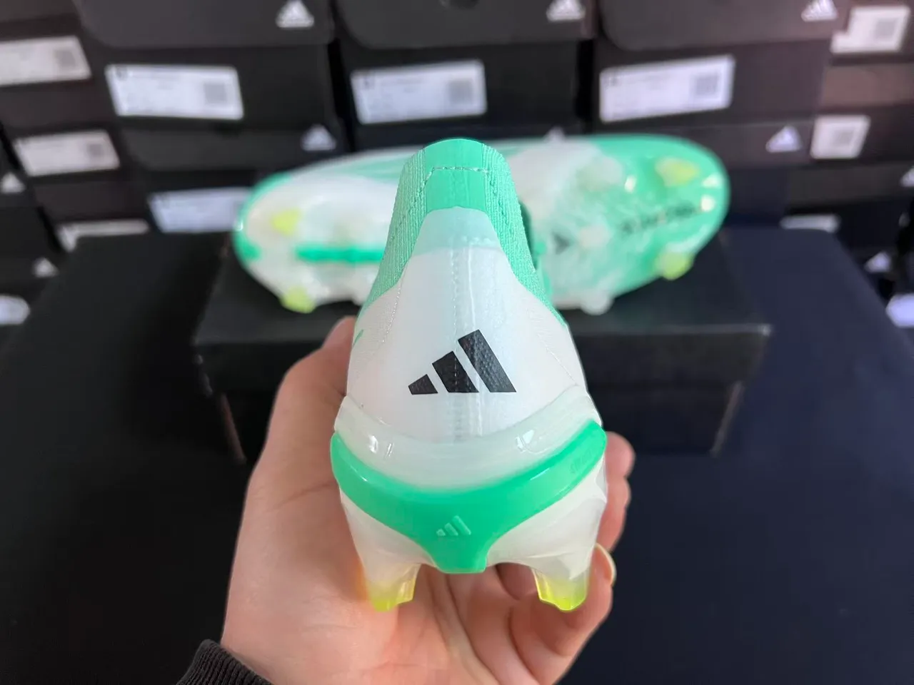 Adidas Predator Verde Blanco Bajo corte con cordones Empeine texturizado Jaula Terreno firme Zapatos de fútbol 3