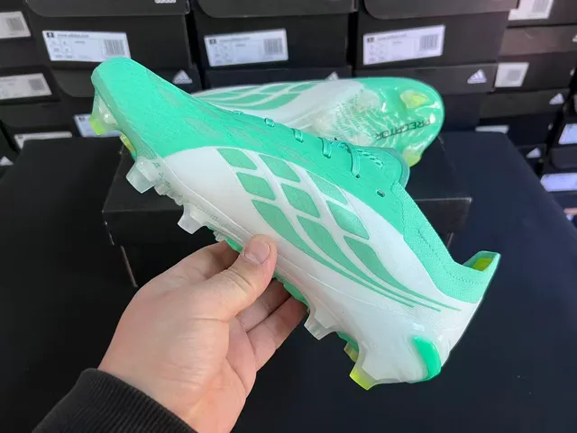 Adidas Predator Verde Blanco Bajo corte con cordones Empeine texturizado Jaula Terreno firme Zapatos de fútbol 4