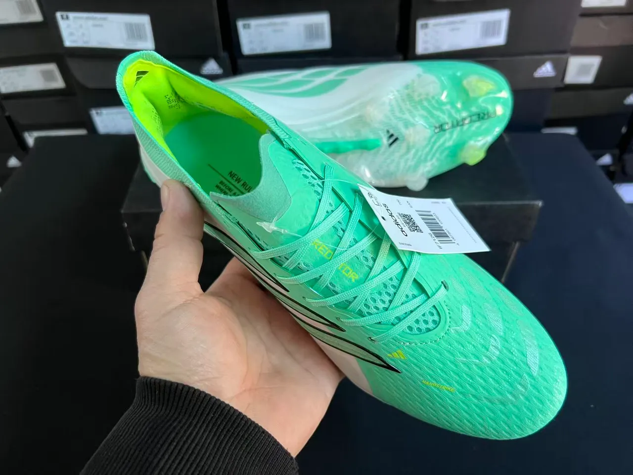 Adidas Predator Verde Blanco Bajo corte con cordones Empeine texturizado Jaula Terreno firme Zapatos de fútbol 5