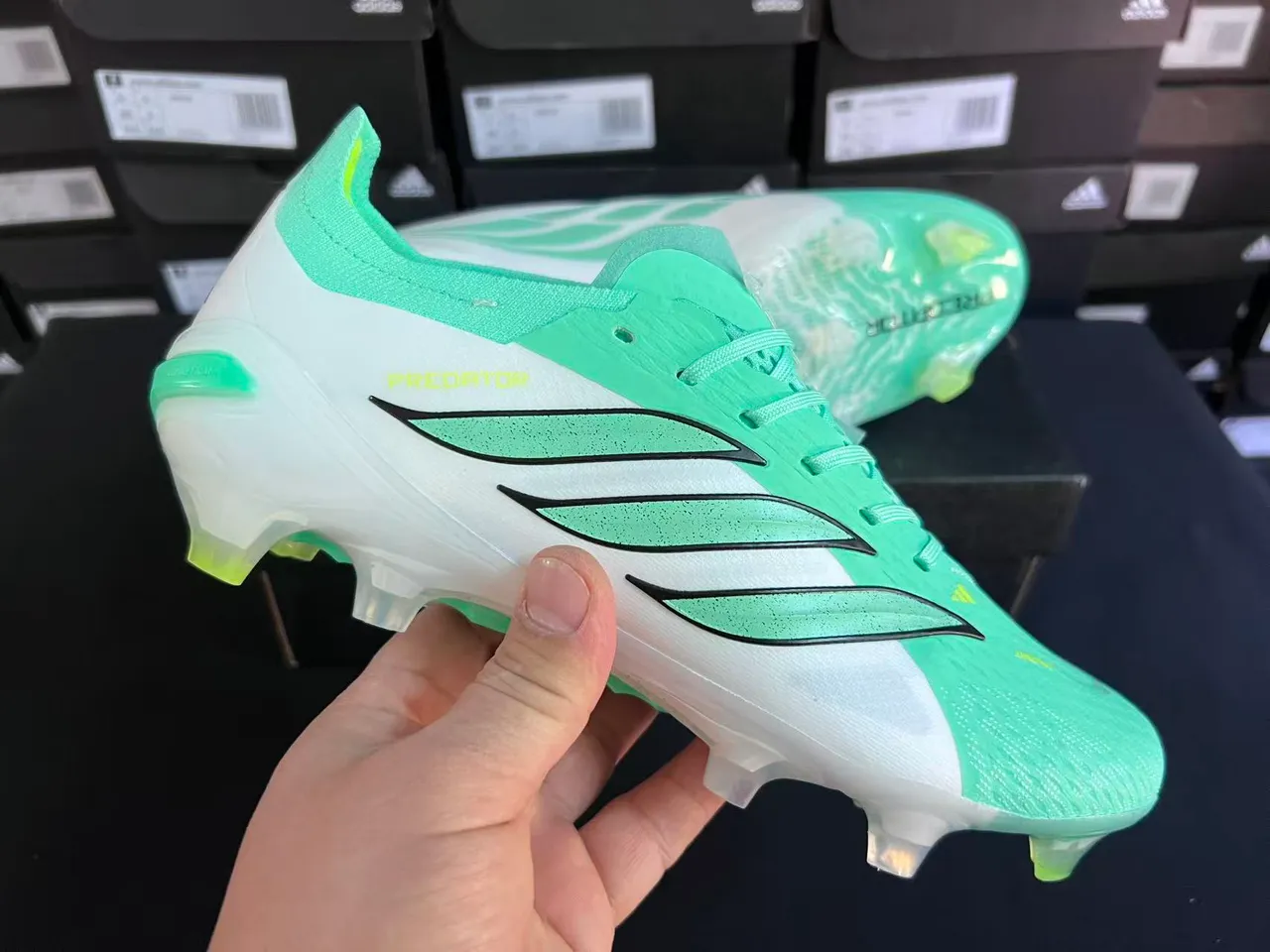 Adidas Predator Verde Blanco Bajo corte con cordones Empeine texturizado Jaula Terreno firme Zapatos de fútbol 6