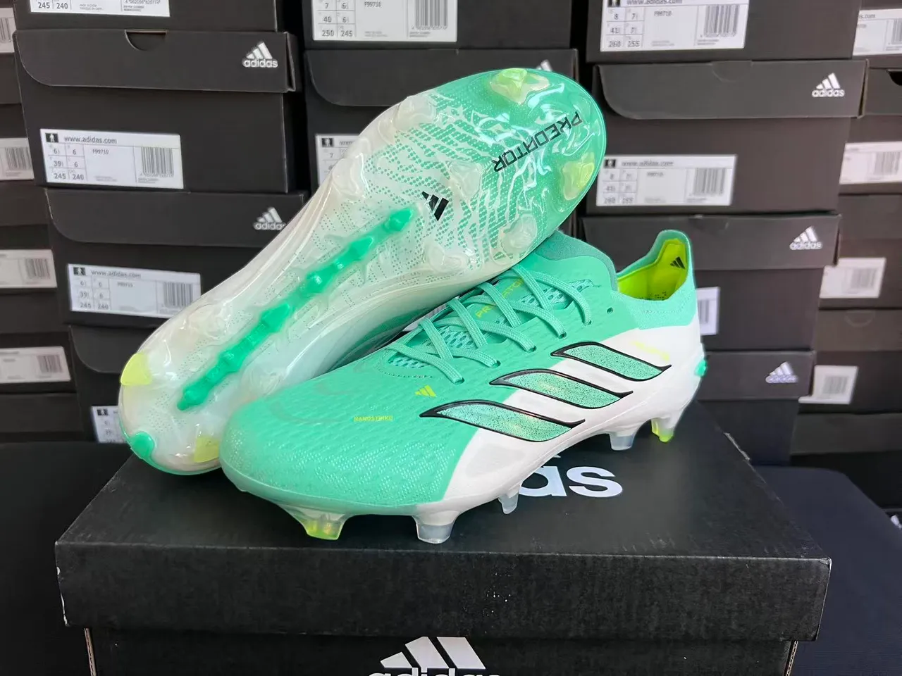 Adidas Predator Verde Blanco Bajo corte con cordones Empeine texturizado Jaula Terreno firme Zapatos de fútbol 8