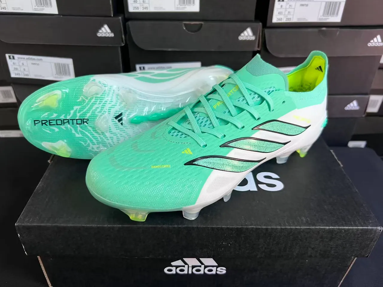 Adidas Predator Verde Blanco Bajo corte con cordones Empeine texturizado Jaula Terreno firme Zapatos de fútbol 9