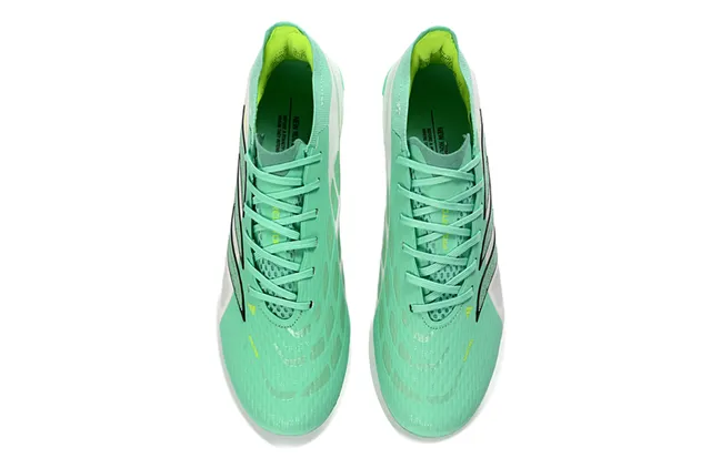 Adidas Predator Verde Blanco Bajo corte con cordones Empeine texturizado Jaula Terreno firme Zapatos de fútbol 11