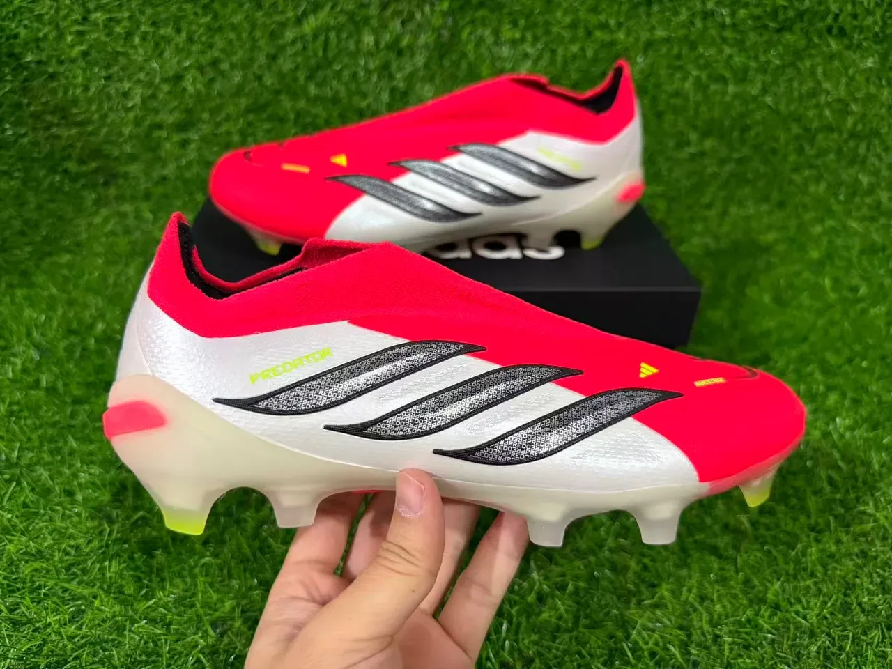 Adidas Predator أحمر أبيض أسود Firm-Ground أحذية كرة القدم 3