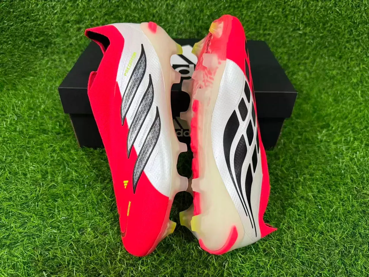 Adidas Predator أحمر أبيض أسود Firm-Ground أحذية كرة القدم 4
