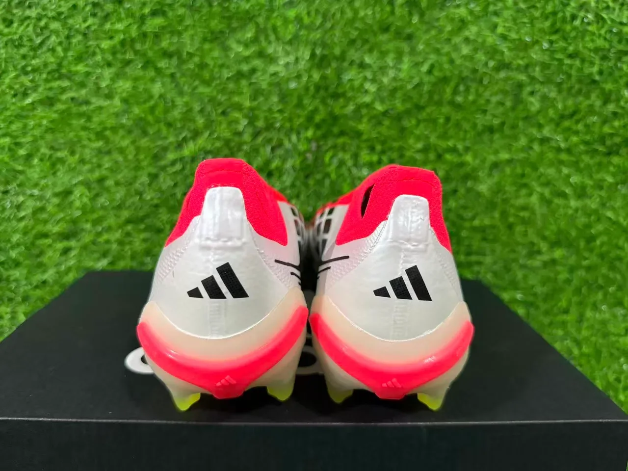Adidas Predator أحمر أبيض أسود Firm-Ground أحذية كرة القدم 5