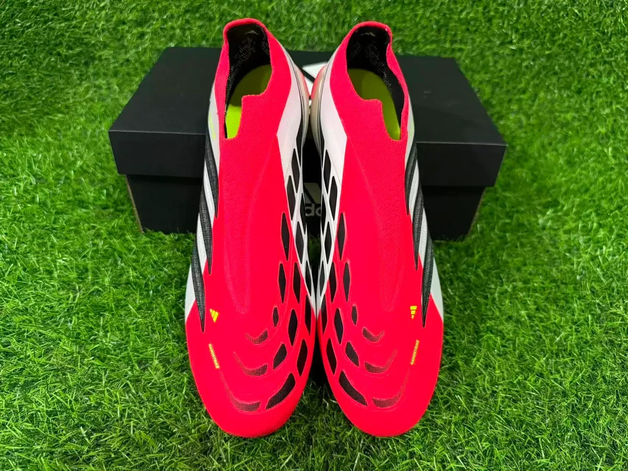 Adidas Predator أحمر أبيض أسود Firm-Ground أحذية كرة القدم 6