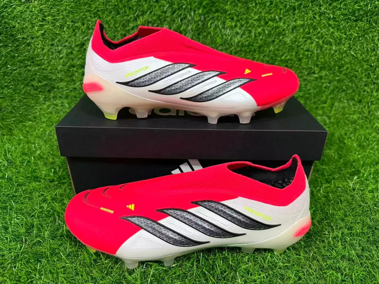 Adidas Predator أحمر أبيض أسود Firm-Ground أحذية كرة القدم 9