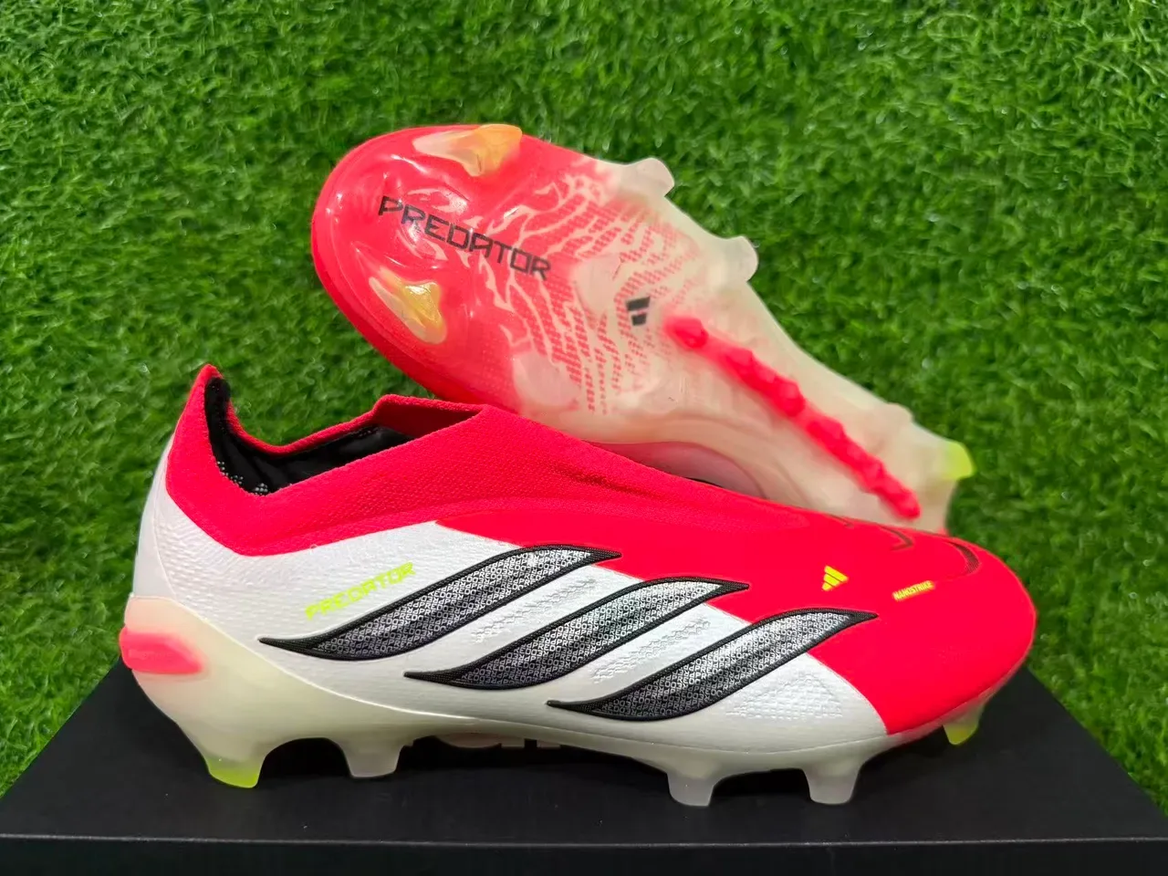 Adidas Predator أحمر أبيض أسود Firm-Ground أحذية كرة القدم 10
