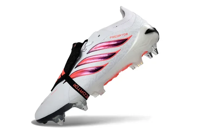 أحذية كرة القدم Adidas Predator بيضاء وردية في الجزء العلوي خطوط قزحية أرضية صلبة 3