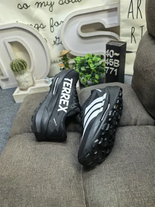 Adidas Red Black Silhouette Aggressive Lug Outsole Running Shoes 16