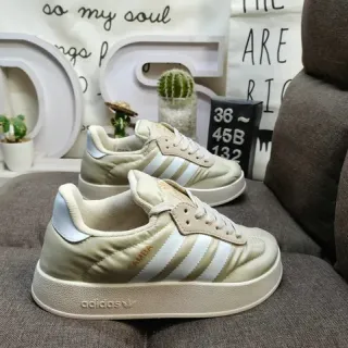 Adidas Samba Beige et Blanc Lifestyle Sneakers