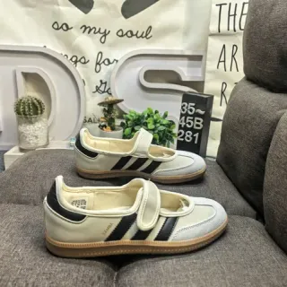 Adidas Samba Off-White وأسود سنيكرز لايف ستايل