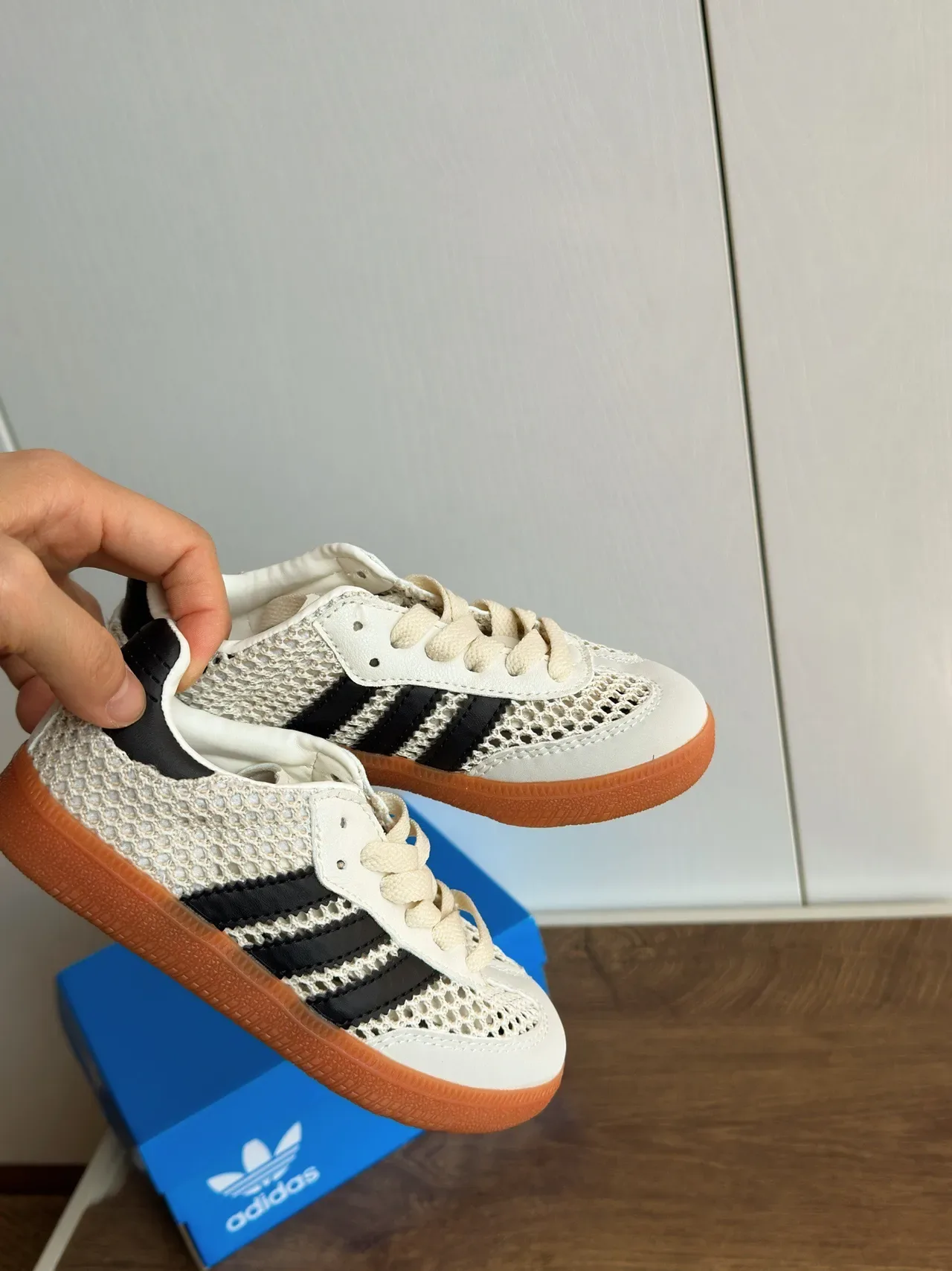 Adidas Samba OG maillé blanc noir gomme sneakers lifestyle 4