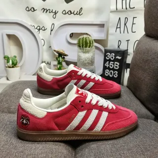 Adidas Samba OG أحذية رياضية حمراء وكريمية