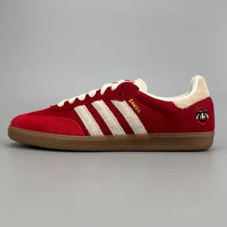 Adidas Samba Sneakers lifestyle en daim rouge