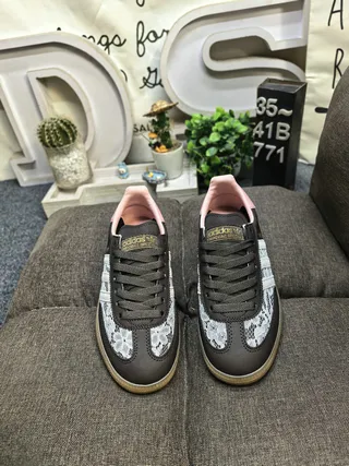 Adidas Spezial 黑色粉色蕾丝叠加生活方式运动鞋 10