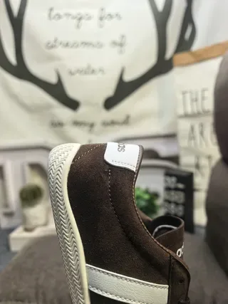 Adidas Spezial Zapatillas Lifestyle de Ante Marrón con Tres Rayas 3
