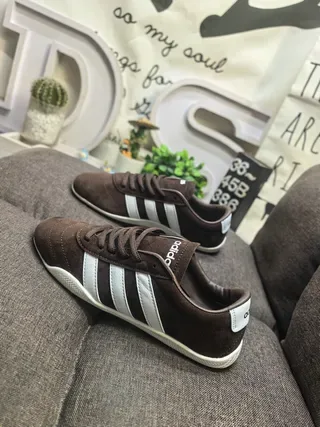 Adidas Spezial Zapatillas Lifestyle de Ante Marrón con Tres Rayas 7