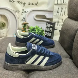 Adidas Spezial Sneakers Lifestyle en daim Bleu Marine et Off-White