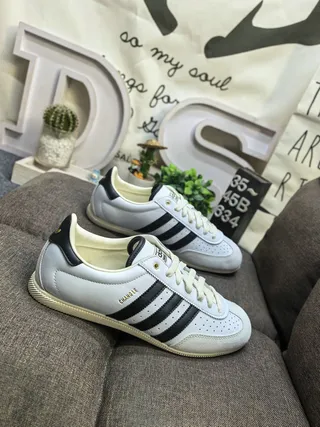 Adidas Spezial Blancos y Negros Lifestyle Sneakers 9
