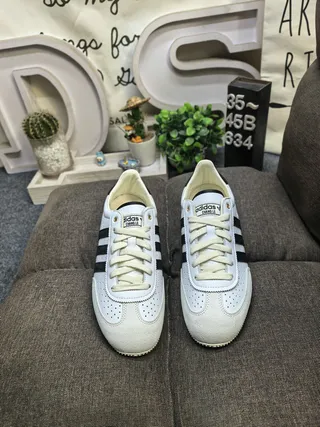 Adidas Spezial Blancos y Negros Lifestyle Sneakers 10