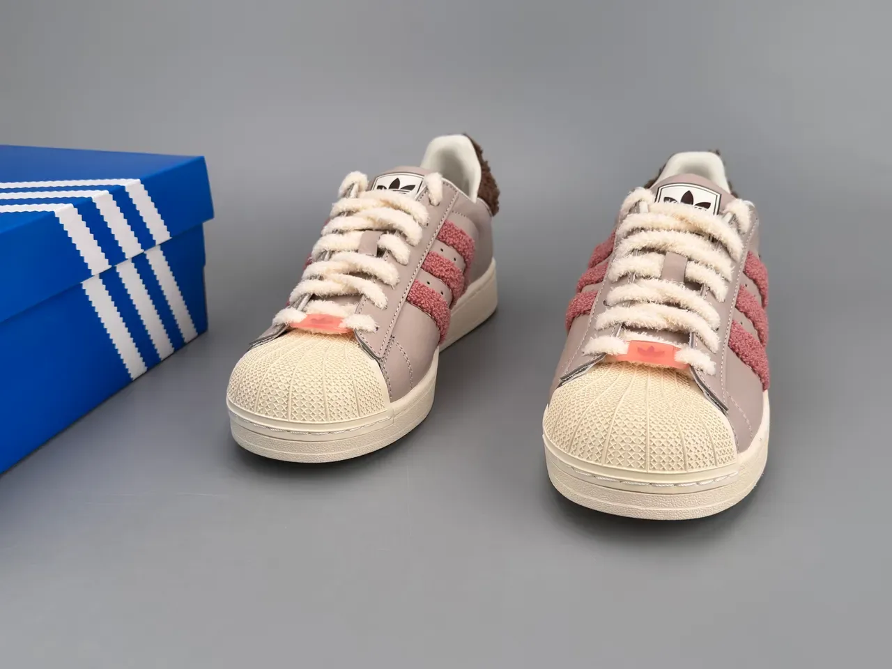 Adidas Superstar Tênis Lifestyle Beige Rosa Listras Peludas 3