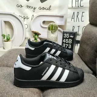 Adidas Superstar حذاء رياضي أسود وأبيض للنمط الحياتي