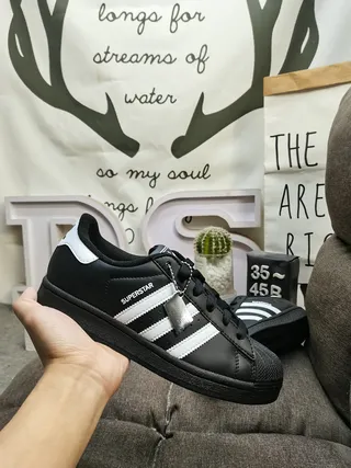 Adidas Superstar Chaussures Lifestyle Noires et Blanches 5