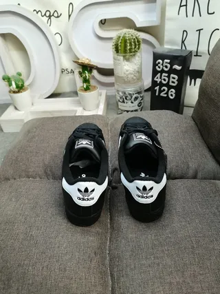 Adidas Superstar Chaussures Lifestyle Noires et Blanches 8