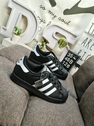 Adidas Superstar Chaussures Lifestyle Noires et Blanches 9