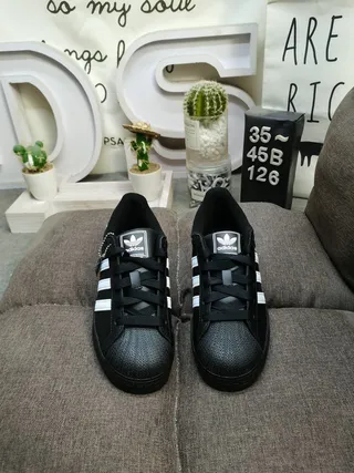 Adidas Superstar Chaussures Lifestyle Noires et Blanches 10