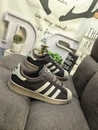 Adidas Superstar بني و Off-White أحذية رياضية lifestyle 3