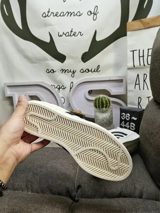 Adidas Superstar Off-White و Black أحذية رياضية للنمط الحياتي 4