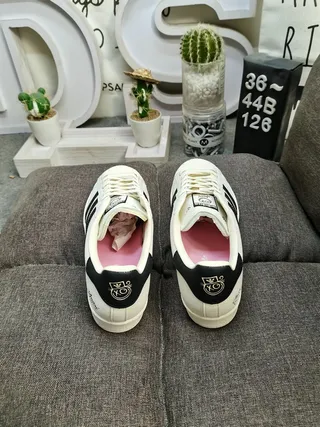 Adidas Superstar Off-White و Black أحذية رياضية للنمط الحياتي 8