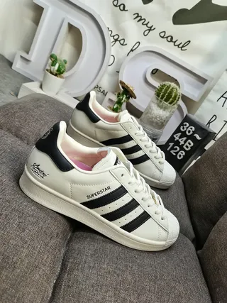 Adidas Superstar Off-White و Black أحذية رياضية للنمط الحياتي 9
