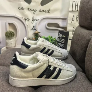 Adidas Superstar Off-White و Navy أحذية رياضية نمط حياة