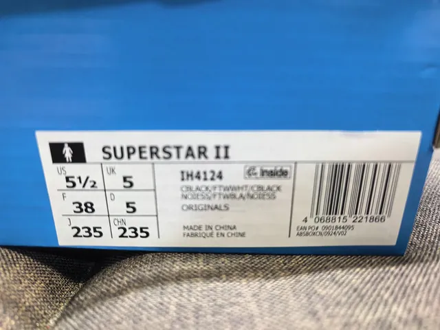 Adidas Superstar Étoiles brodées Noir et crème chaussures lifestyle 2