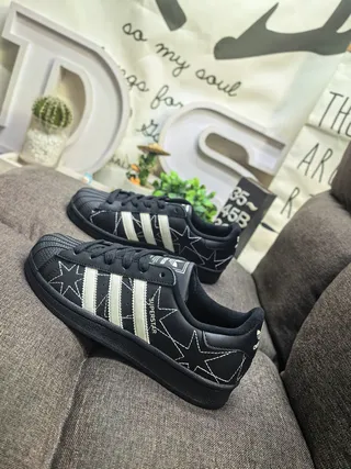 Adidas Superstar Étoiles brodées Noir et crème chaussures lifestyle 7