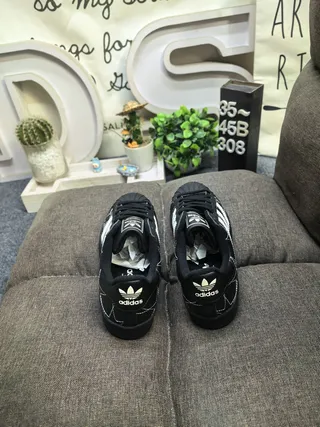 Adidas Superstar Étoiles brodées Noir et crème chaussures lifestyle 8